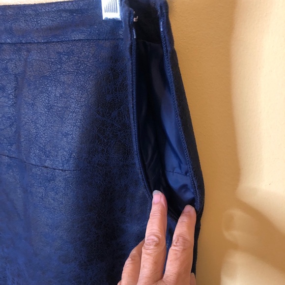 The People’s size 12 faux leather straight skirt. Euc. - Picture 4 of 8